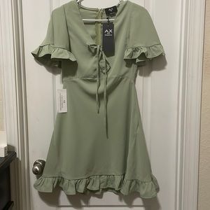 Sage green pretty dress. Looks smashing- small is more a medium. 5ft 120lbs